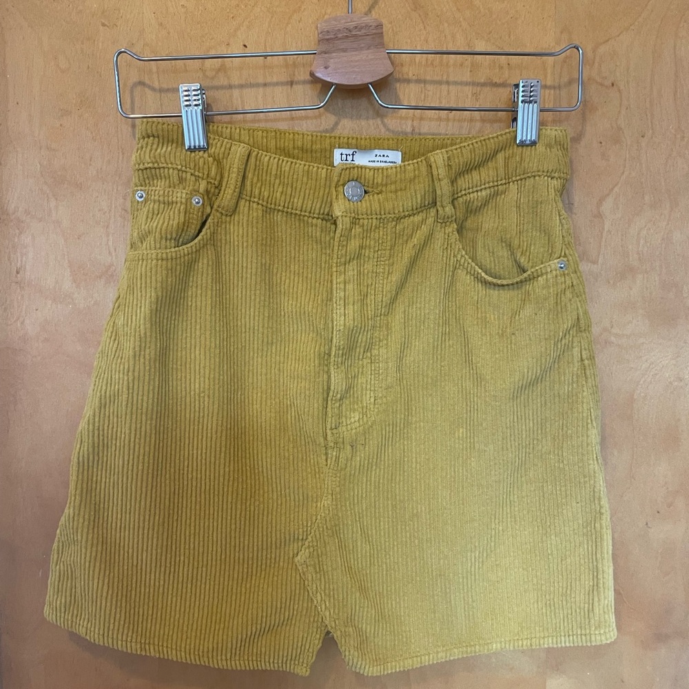 Mini yellow corduroy Zara skirt